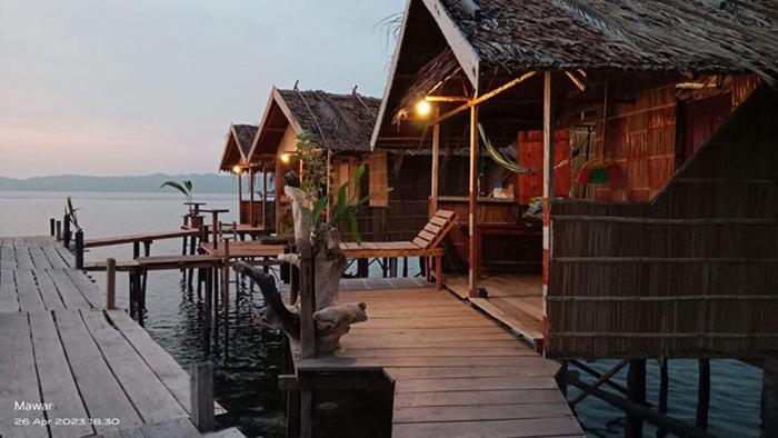 Mawar Homestay Besir Exterior foto